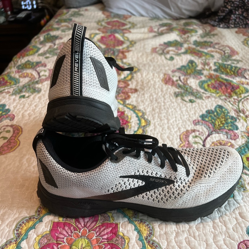 Brooks revel 4